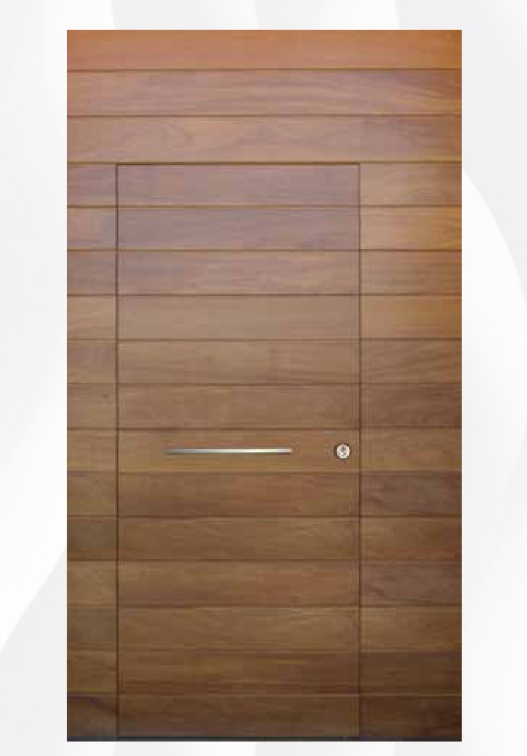 Puerta de entrada de madera maciza de iroko