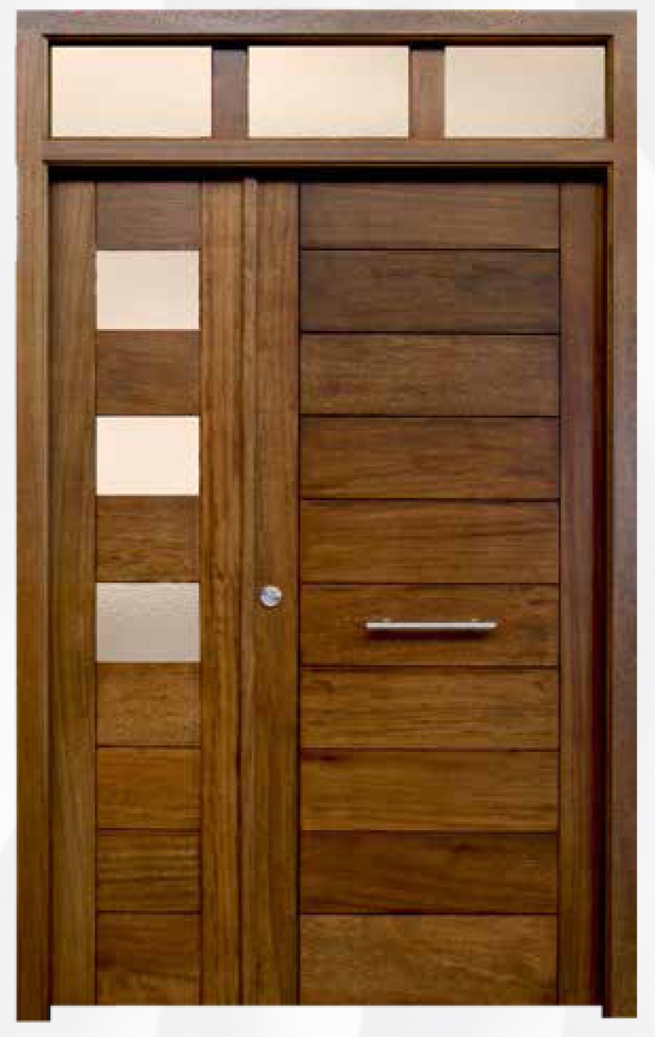 Puerta de entrada de madera maciza de iroko