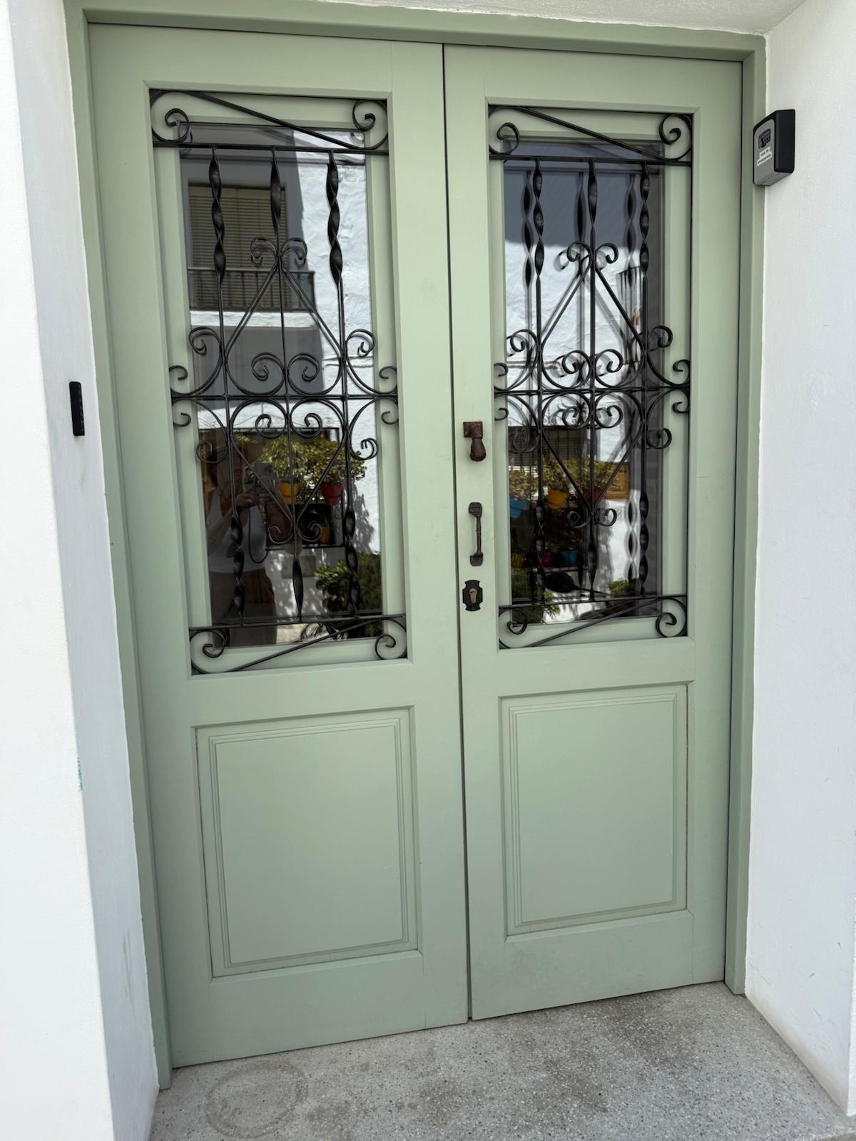 Puerta de entrada de madera maciza de pino