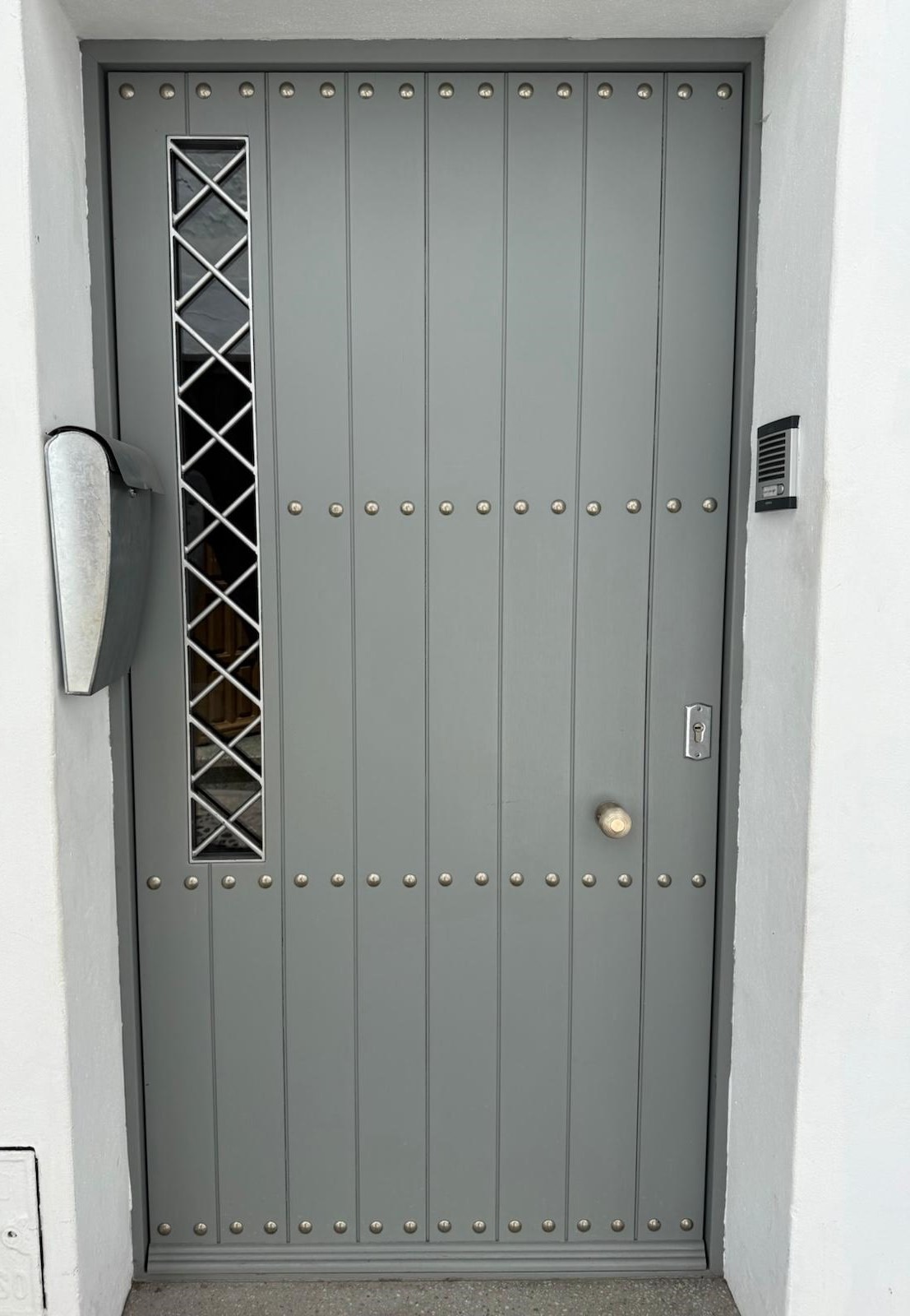 Puerta de entrada de madera maciza de pino