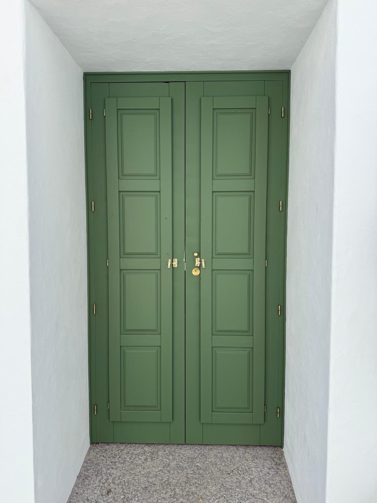 Puerta de entrada de madera maciza de pino