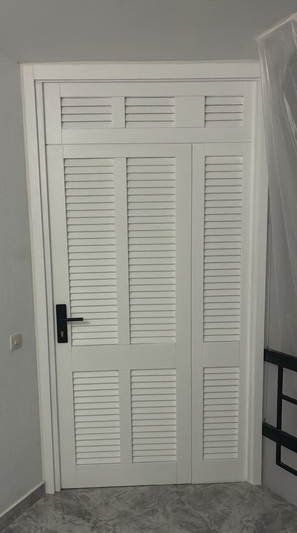 Puerta de entrada de madera maciza de pino